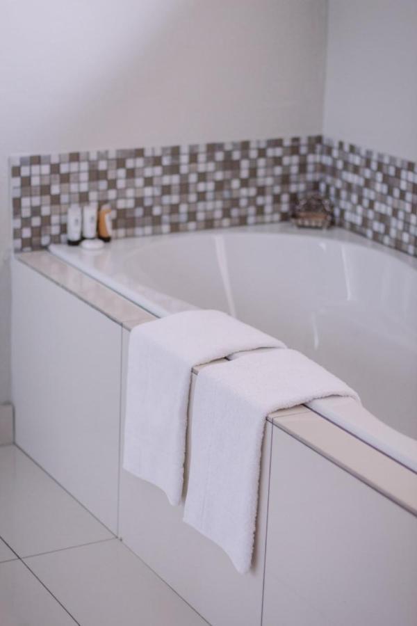 Douglas Villiera Guesthouse מראה חיצוני תמונה